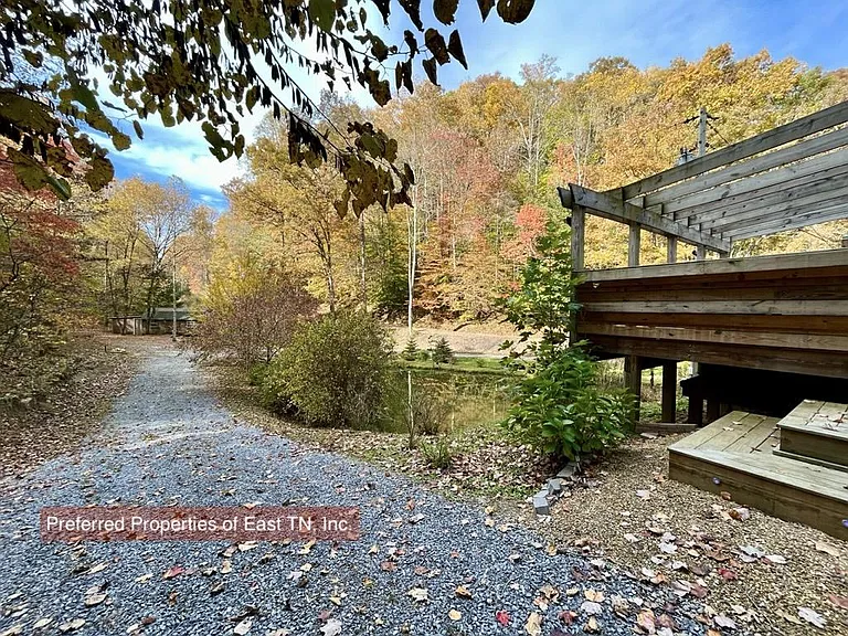 709 Brown Mountain Rd — Photo 36
