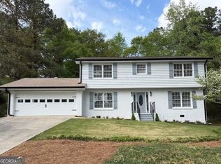2802 Lakeview Ct, Buford, GA 30519