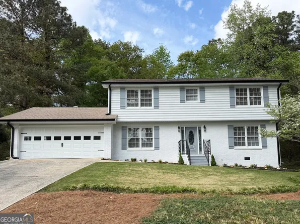 2802 Lakeview Ct, Buford, GA 30519