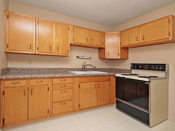 4th image of 359 Woodlark Dr