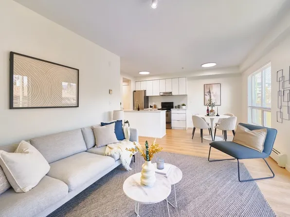1033 Saint Georges Ave #311, North Vancouver, BC V7L 3H5