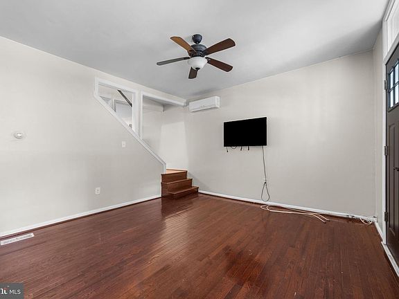 5th image of 3544 Ash St