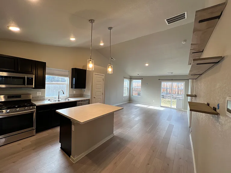 3313 Sandy Harbor Dr — Photo 12