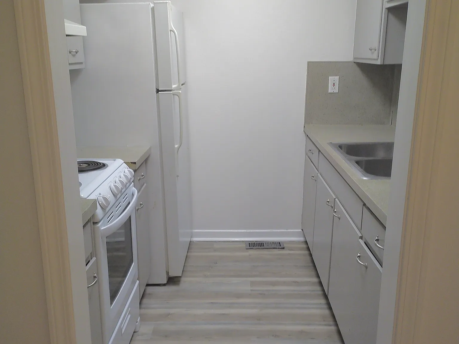 1 bed, 750 sqft, $1,150 — Photo 3