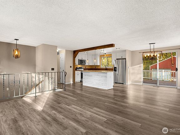 4th image of 3915 38th Avenue NW