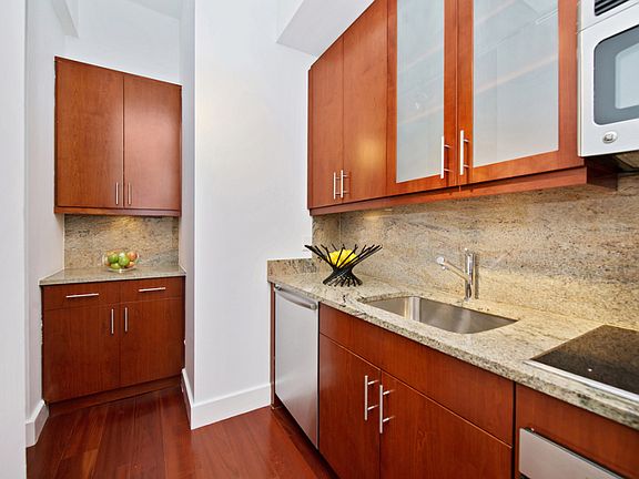 3rd image of 80 John St APT 14A