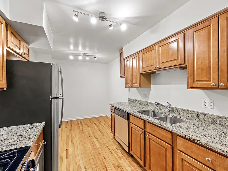 The Promenade Apartments — Photo 5