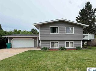 605 10th Ave NW, Waseca, MN 56093