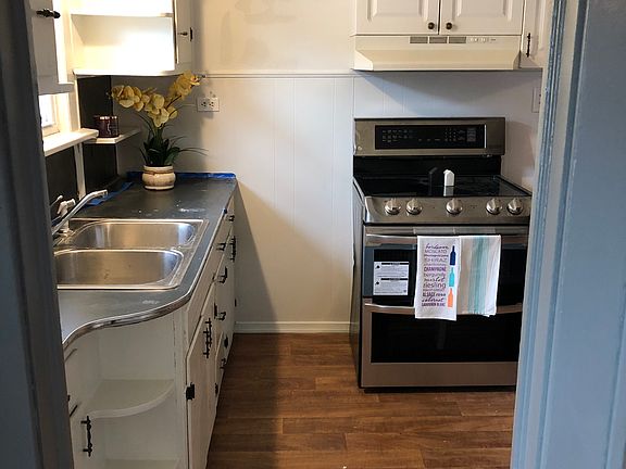 Kitchen new stainless range 