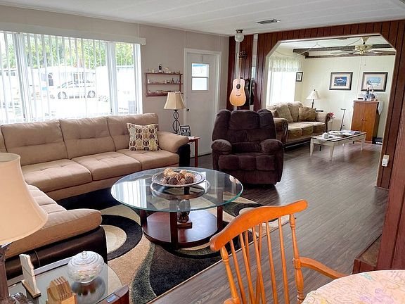 5th image of 10881 Walnut St NE