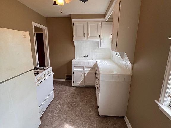 2nd image of 20418 Wexford St