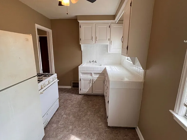 20418 Wexford St — Photo 2
