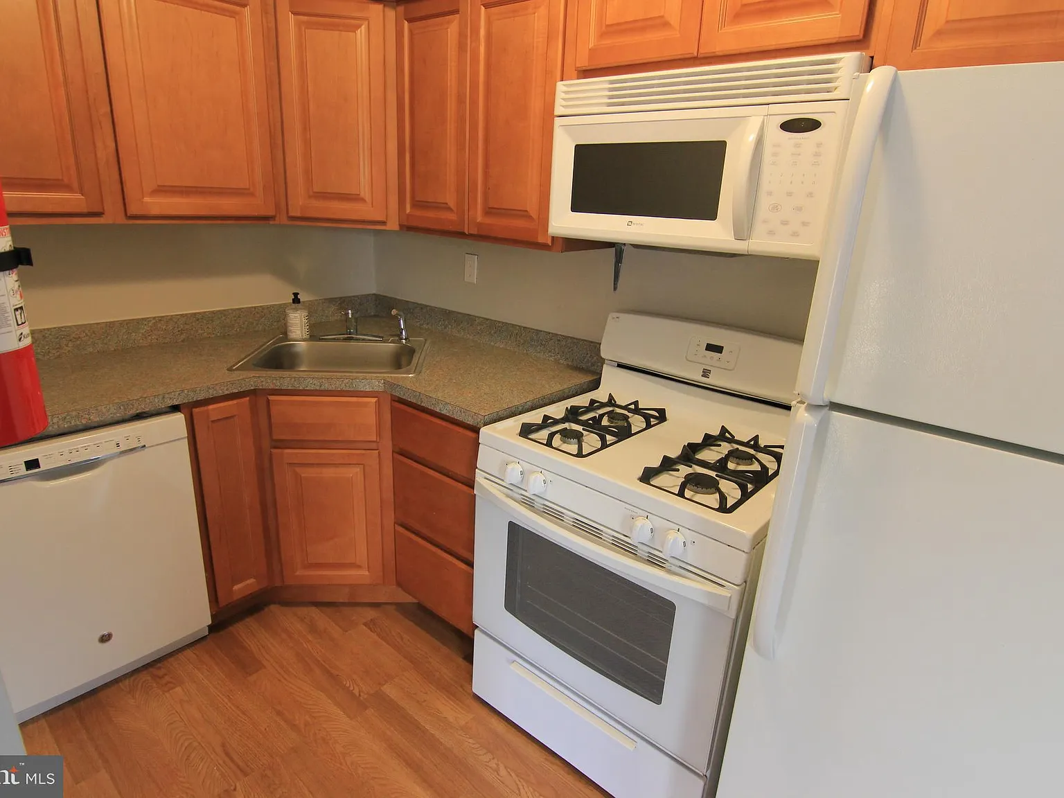 2 bed, 1600 sqft, $1,750 — Photo 3