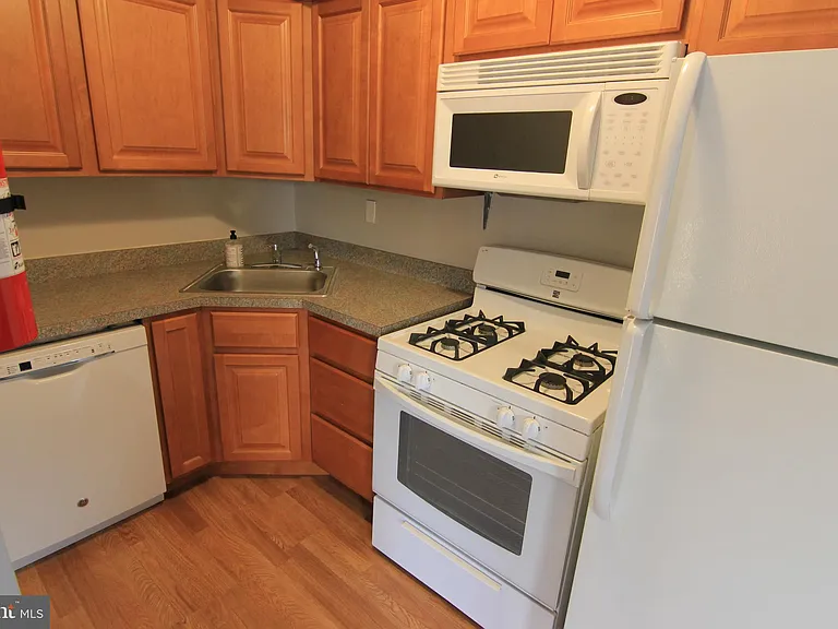 9 Thomas Rd #1 — Photo 3