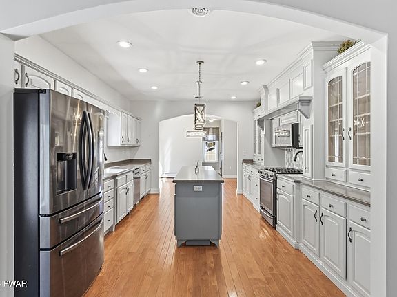 3rd image of 14 Brookside Rd