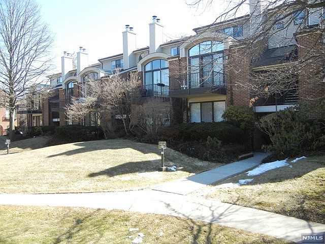 1st image of 5 Peabody Ct