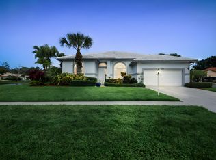 9070 Cypress Hollow Dr, Palm Beach Gardens, FL 33418