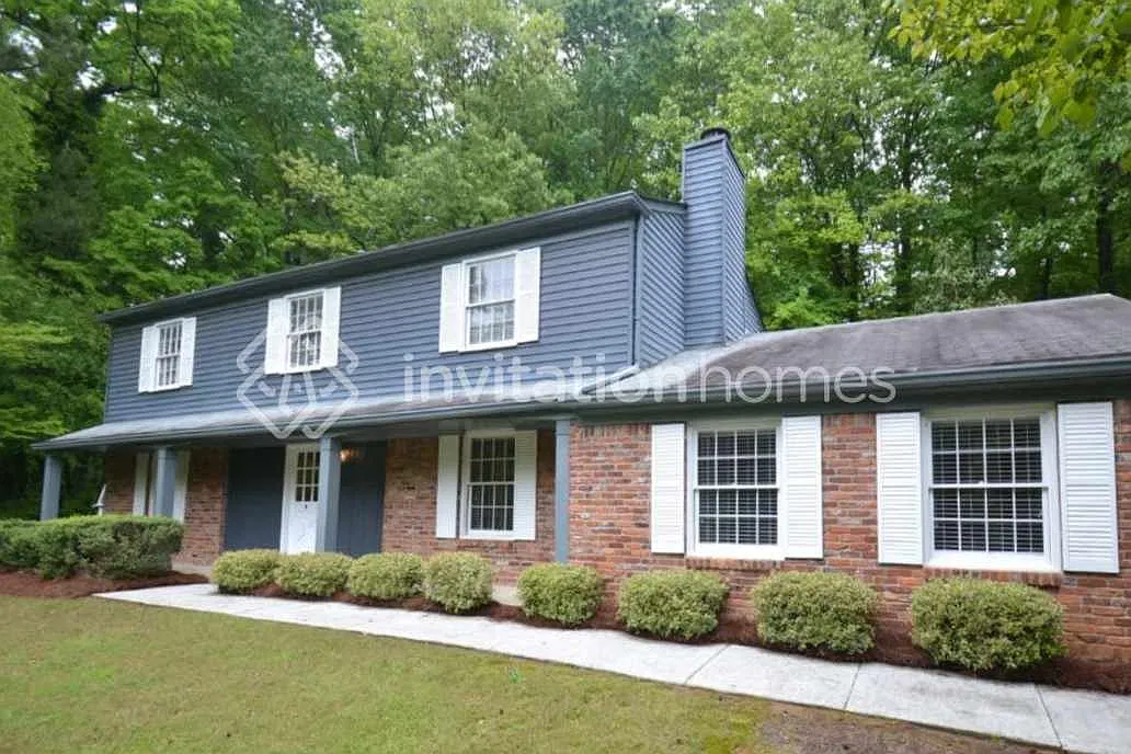 257 Lamplighter Ln SE Marietta, GA 30067 — Photo 1
