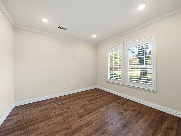 6305 Hilltop Dr — Photo 3
