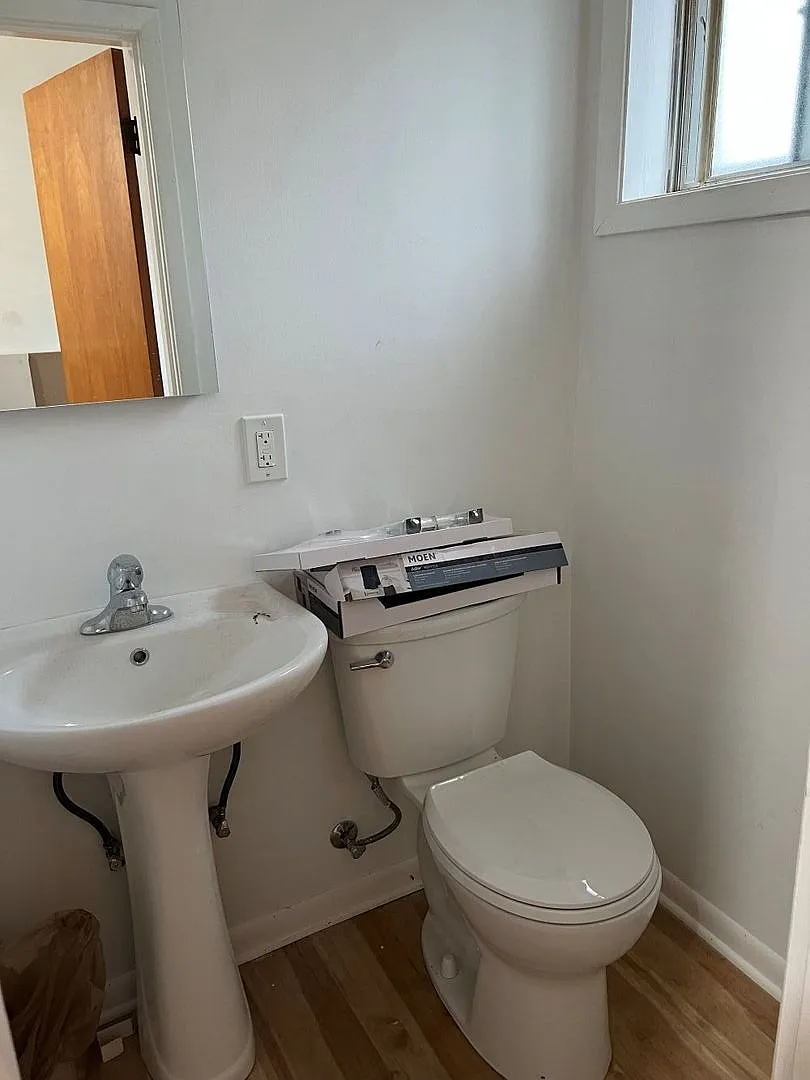 3 bed, 1.5 bath, 1120 sqft, $2,900 — Photo 3