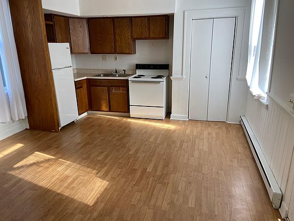 2nd image of 858 S High St #C