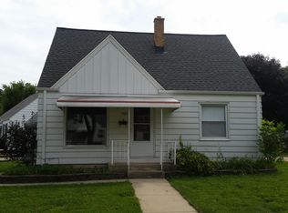9601 W Metcalf Pl, Milwaukee, WI 53222