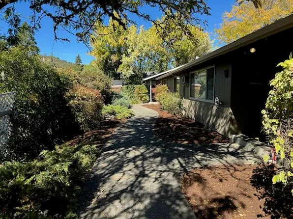 1408 SW G St, Grants Pass, OR 97526