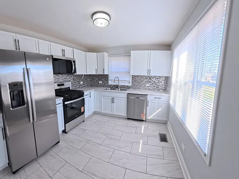 14830 Champlain Ave — Photo 2