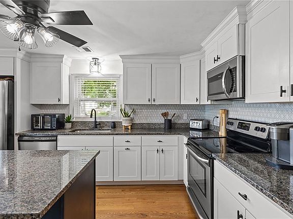 3rd image of 33 Fairhaven Rd