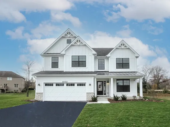 1072 Avery Ridge Cir, Lake Zurich, IL 60047