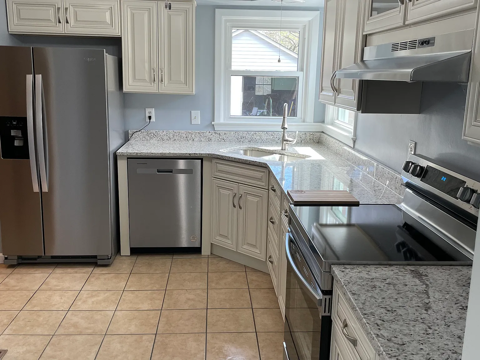 3 bed, 1.5 bath, 1400 sqft, $1,890 — Photo 2