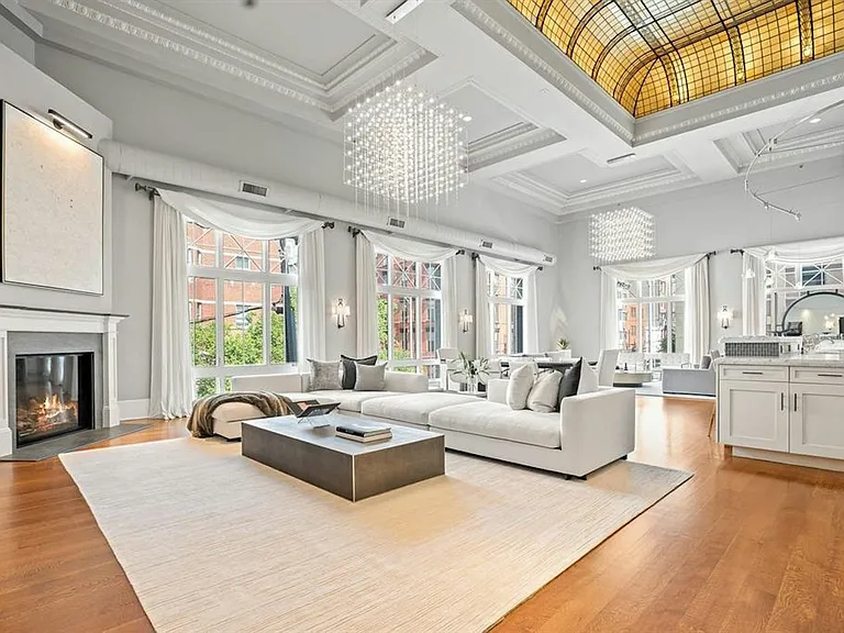 313 1st St #PENTHOUSE — Photo 1
