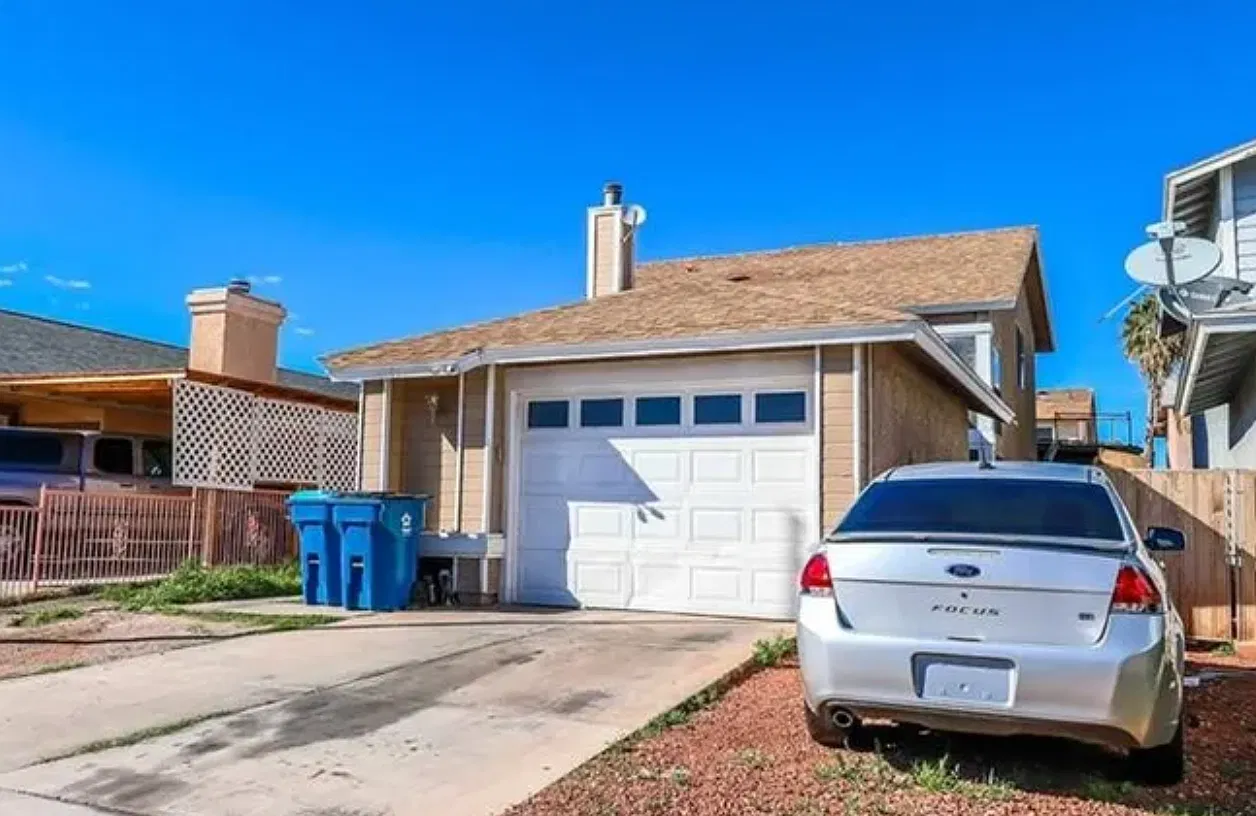 4604 E Van Buren Ave — Photo 2