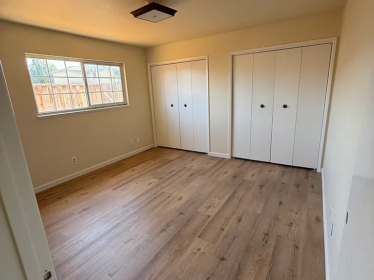553 Waite Ave — Photo 2