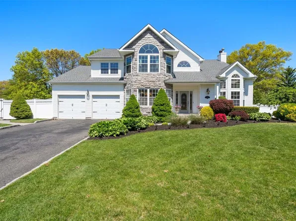 41 Justin Circle, Port Jefferson Station, NY 11776