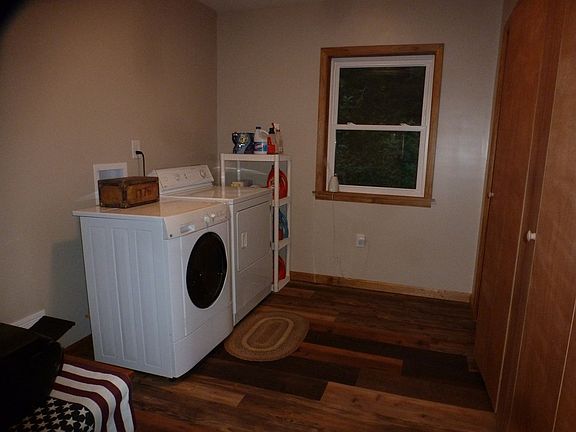 5th image of 221 Greenwood Dr