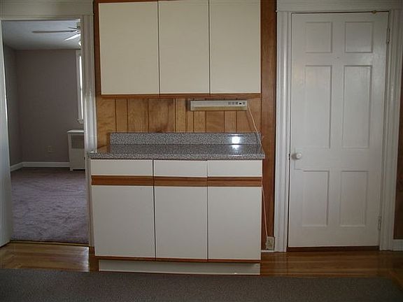 APARTMENT KITCHEN 048