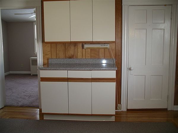 APARTMENT KITCHEN 048