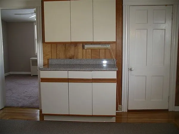 APARTMENT KITCHEN 048