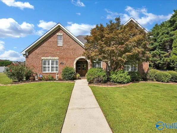 901 Parkside Ct SE, Decatur, AL 35601