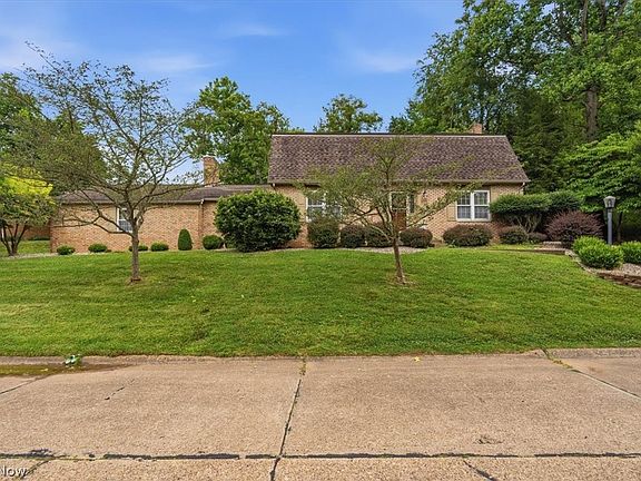 2nd image of 27 Ashwood Pl