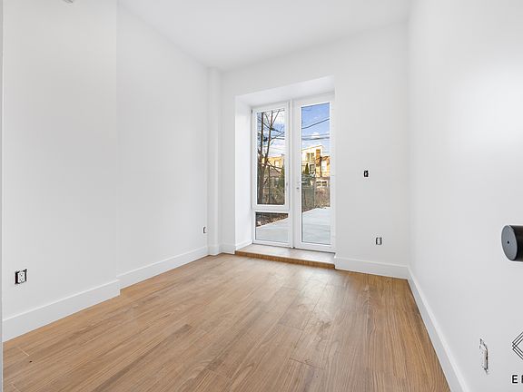 3rd image of 379 Hawthorne St #1C