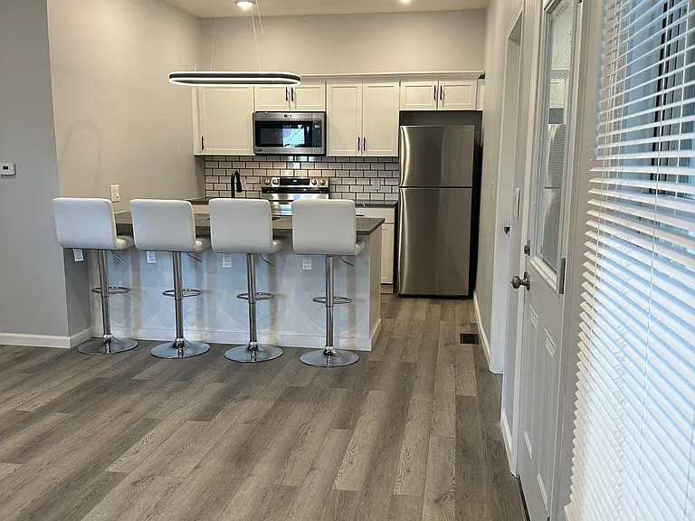 205 W Marcellus St — Photo 2