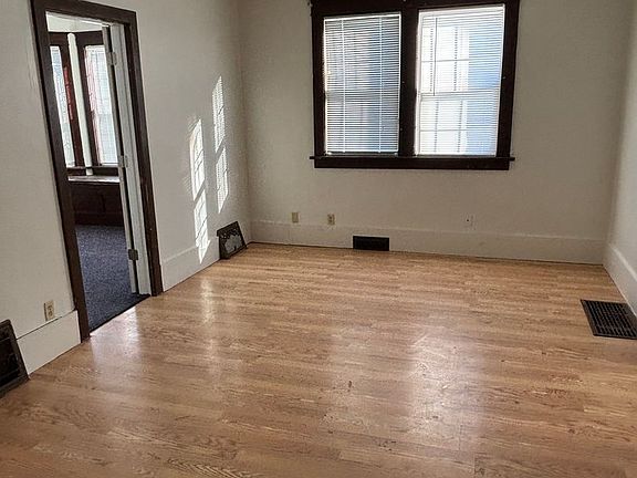 3rd image of 128 E Davenport St #2