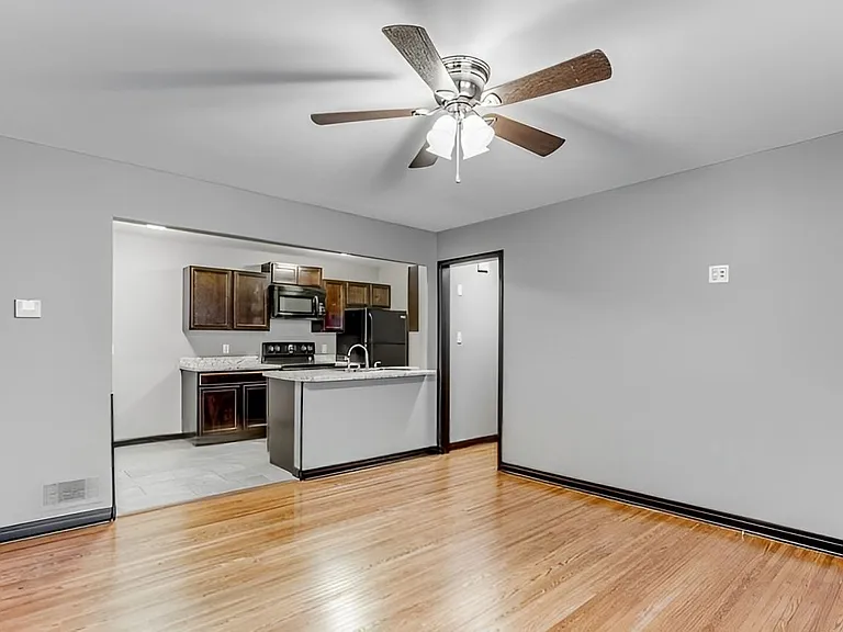 716 S Oliver Ave #716 — Photo 5