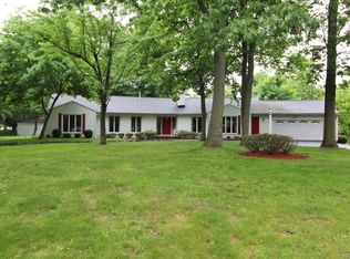 4990 Pineledge Dr W, Clarence, NY 14031