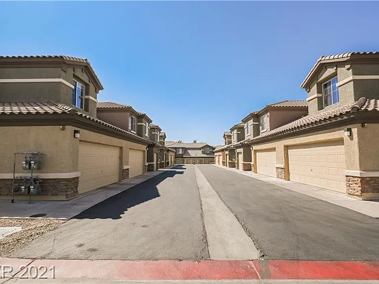 6868 Sky Pointe Dr #2051 — Photo 27