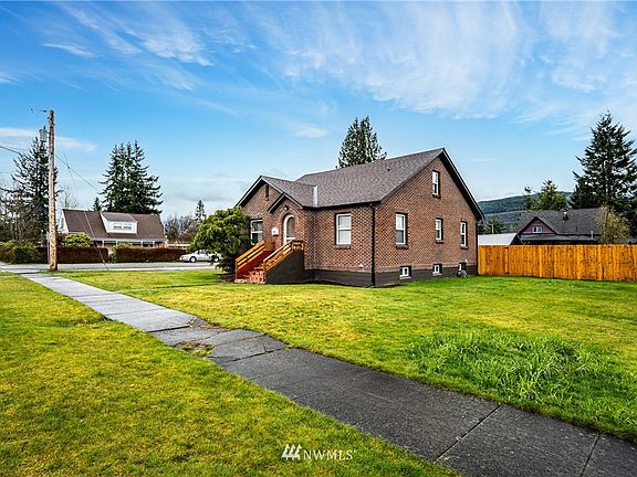 Excellent curb appeal from all angles.
