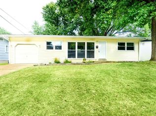 120 Dauphin Ln, Florissant, MO 63033