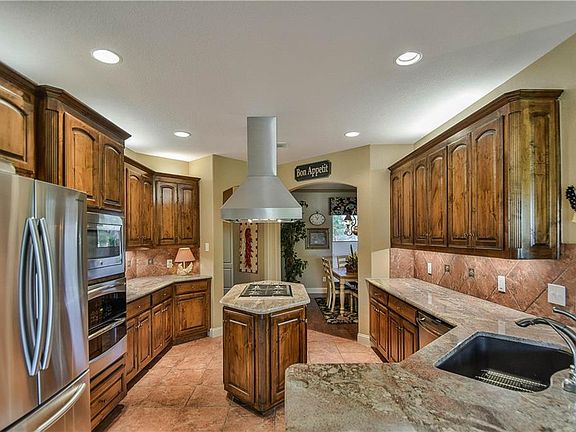 4th image of 2302 Cologne Dr